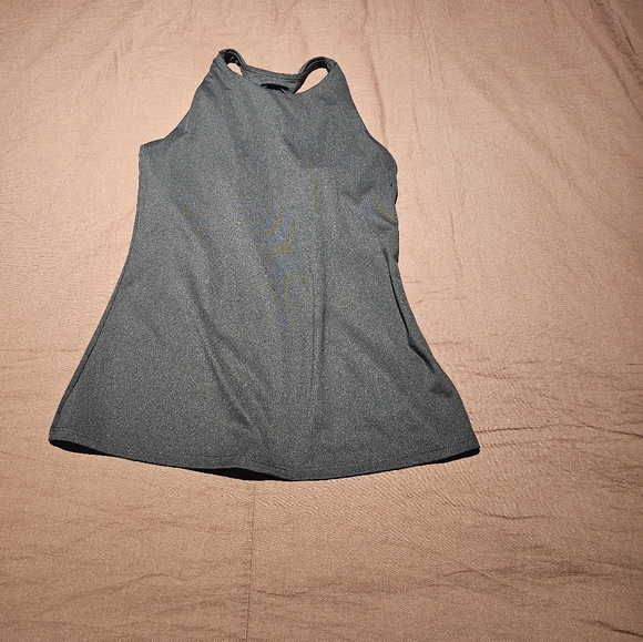 Old navy active wear top - Picture 1 of 3
